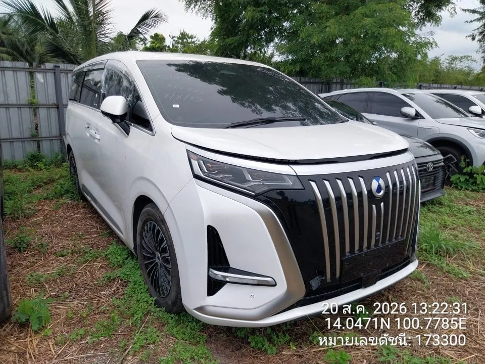 2025 Denza D9 – 2