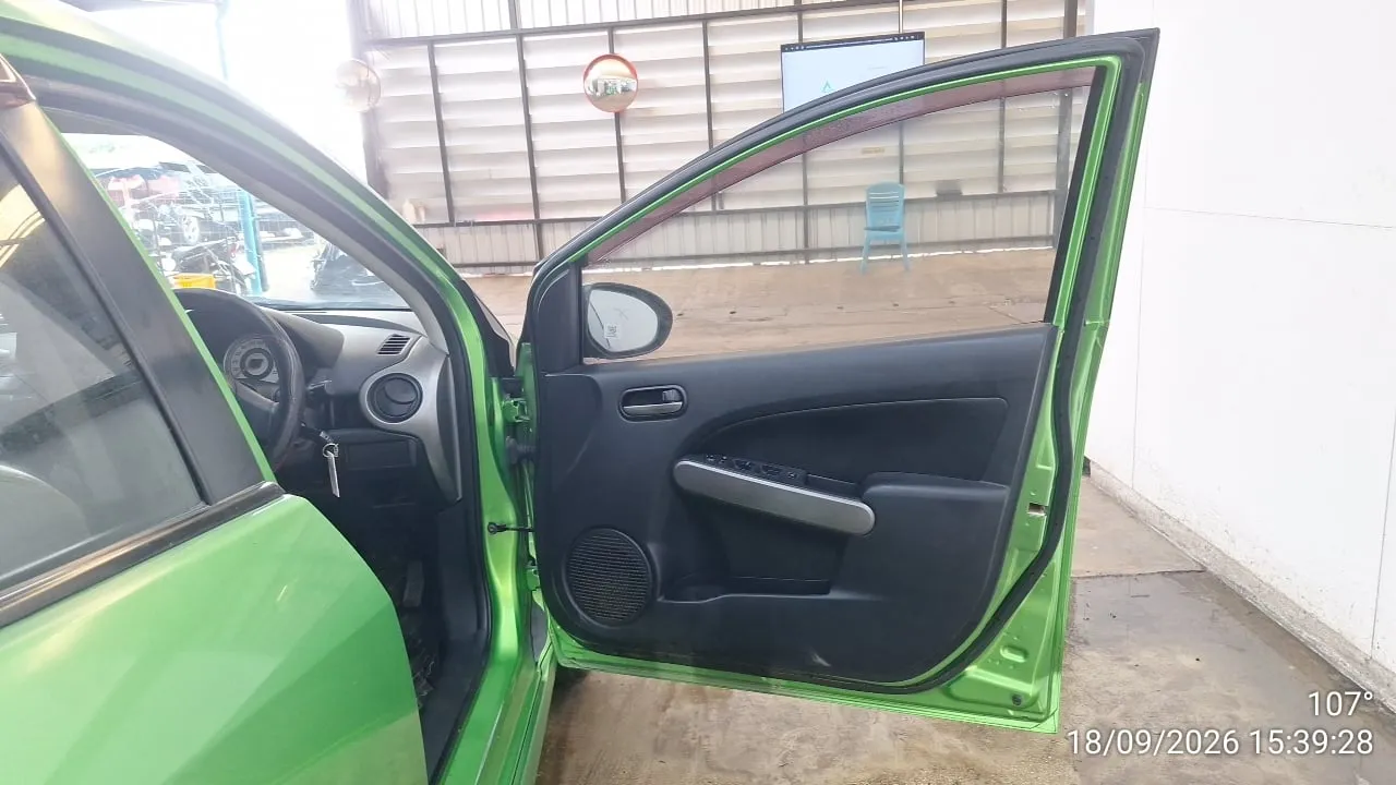 2011 Mazda Mazda2 – 12