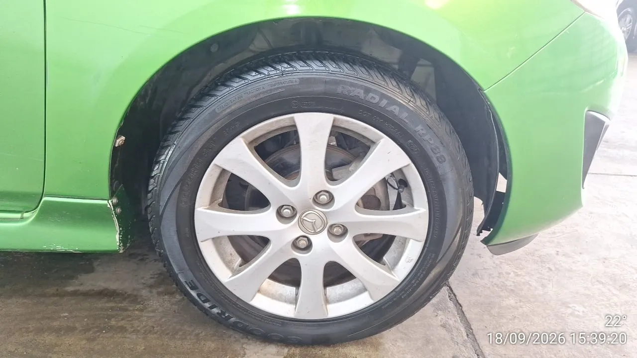 2011 Mazda Mazda2 – 11