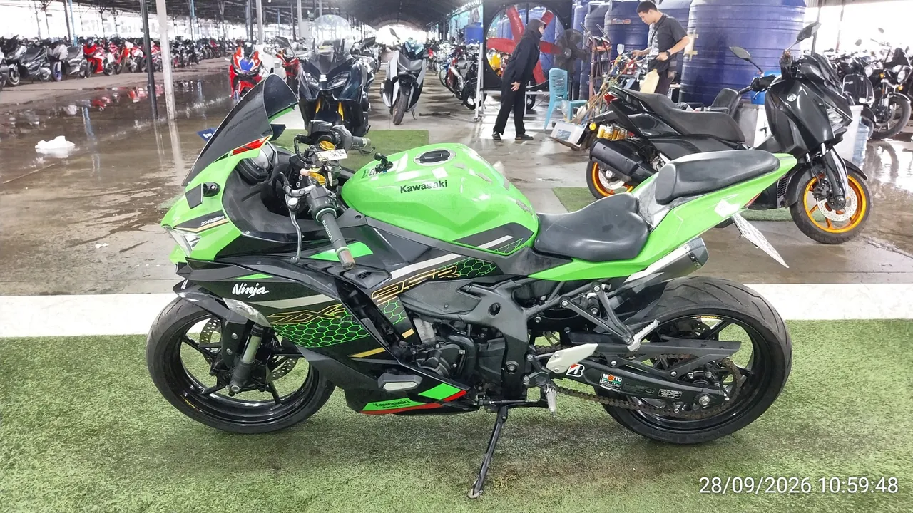 2021 Kawasaki Ninja ZX-25R – 7