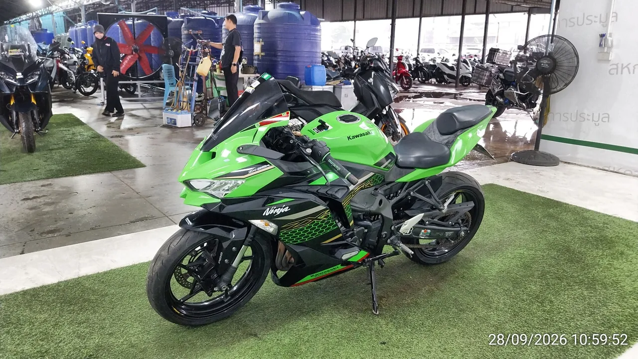 2021 Kawasaki Ninja ZX-25R – 8