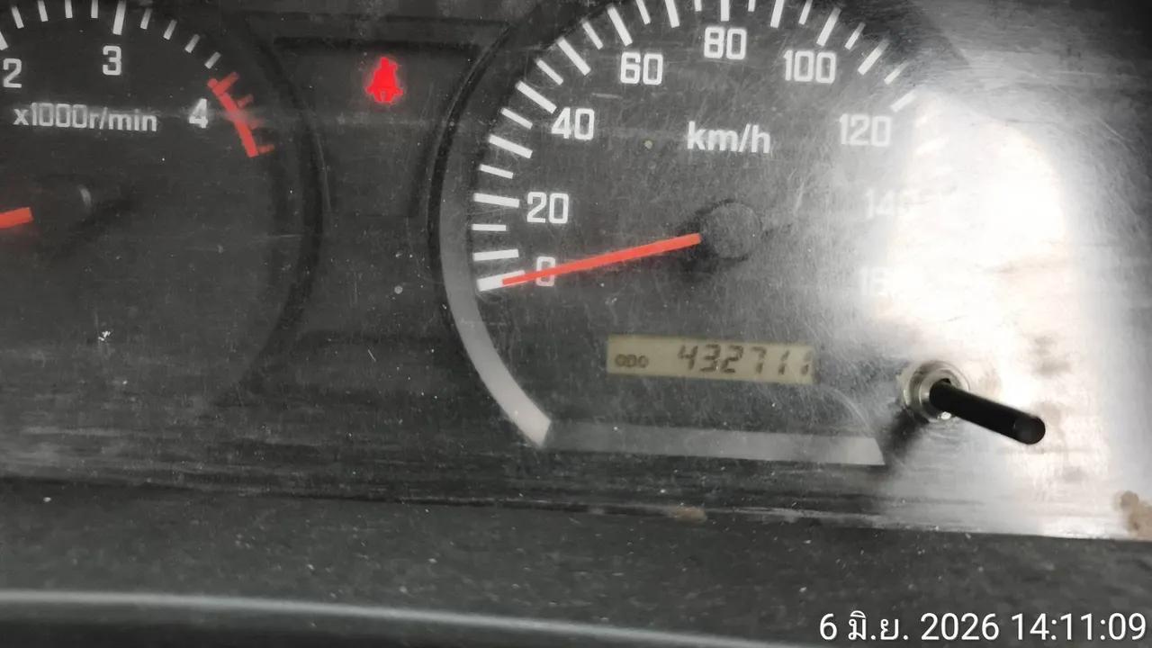 2012 Isuzu NMR – 7