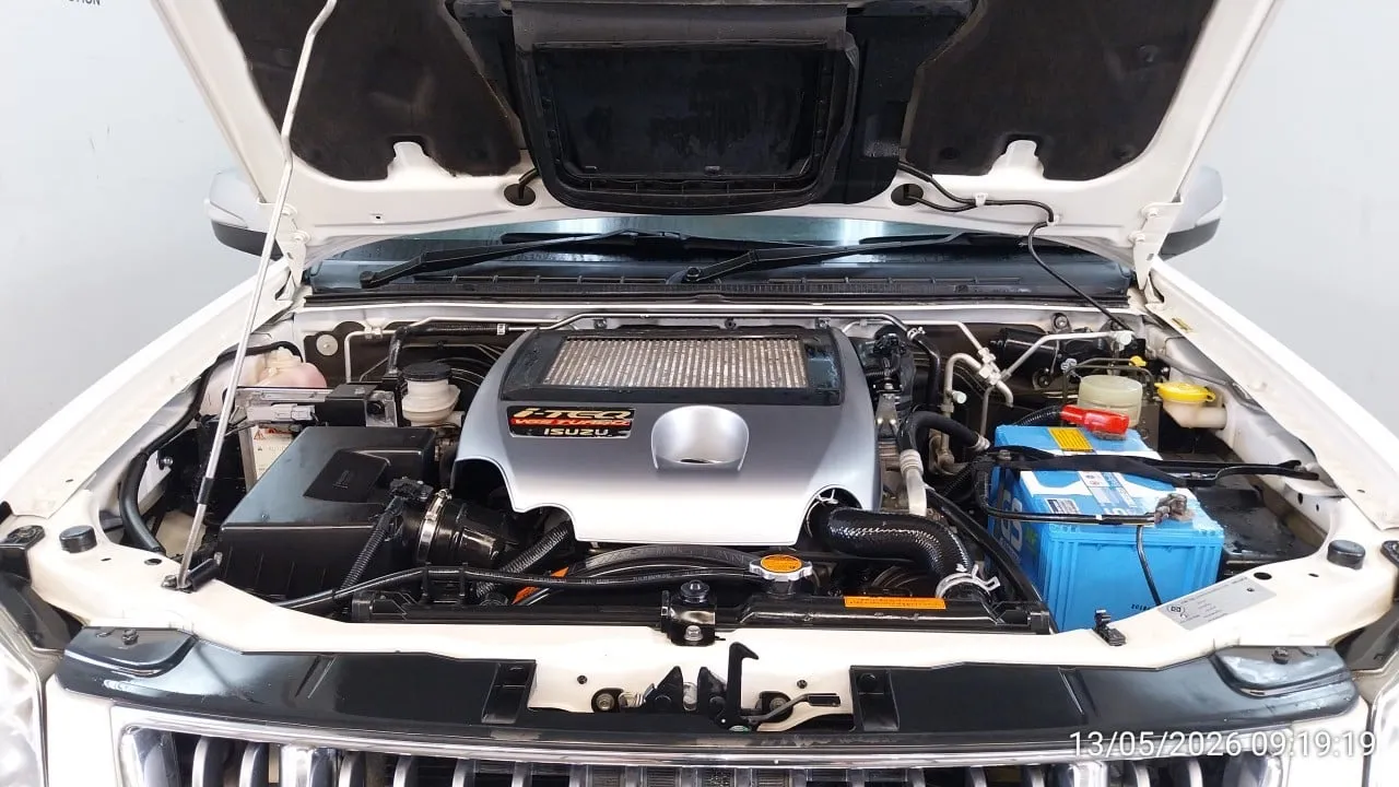 2012 Isuzu MU-7 – 4