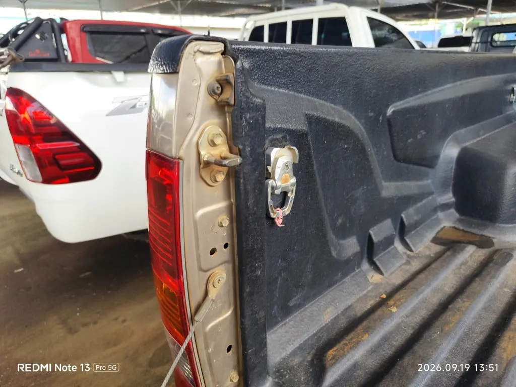 2005 Toyota Hilux Vigo – 8