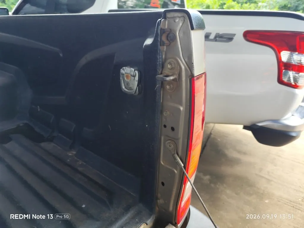 2005 Toyota Hilux Vigo – 7