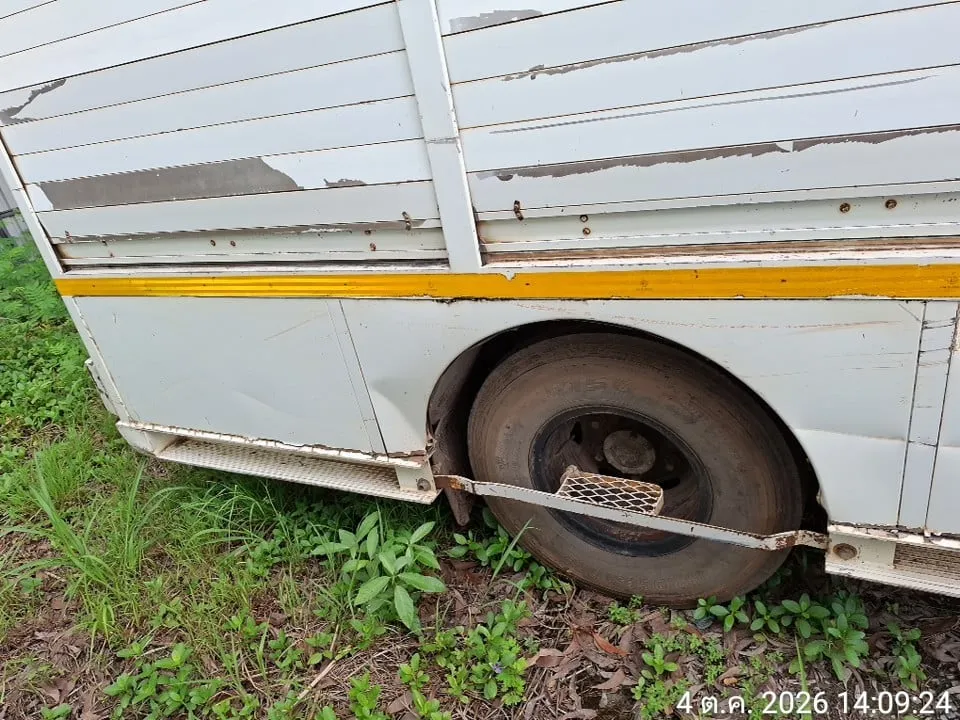 2011 Isuzu NQR – 9