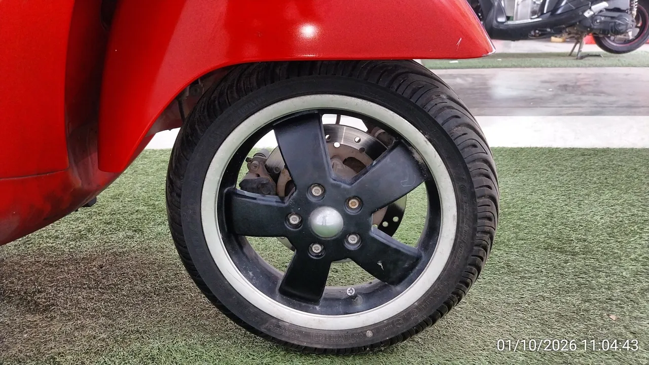 2014 Vespa GTS – 10