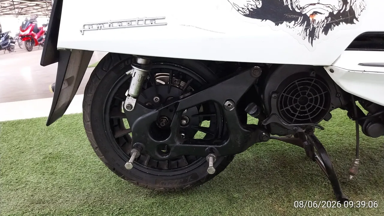 2022 Lambretta V200 – 11