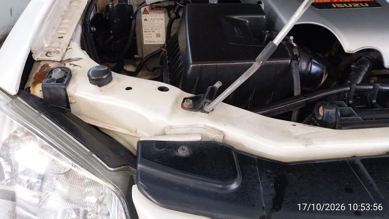 2012 Isuzu MU-7 – 11