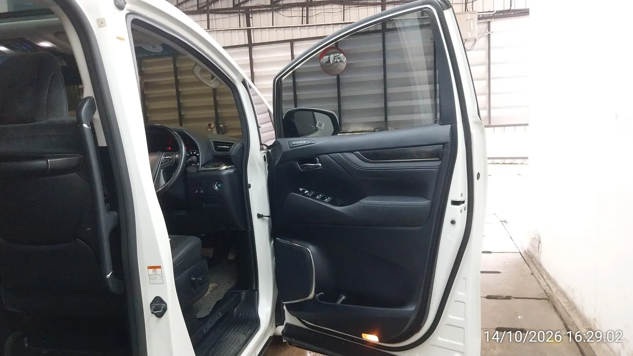 2015 Toyota Vellfire – 12