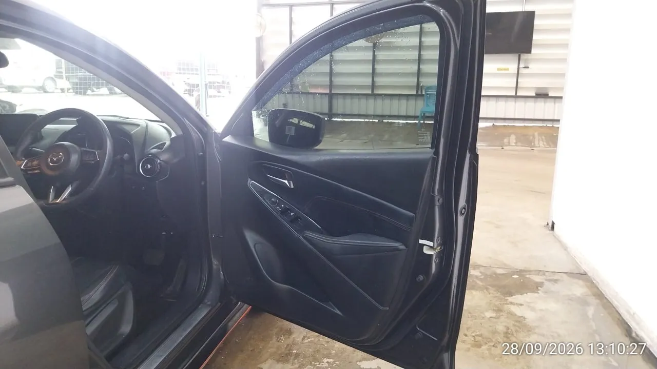 2020 Mazda Mazda2 – 12