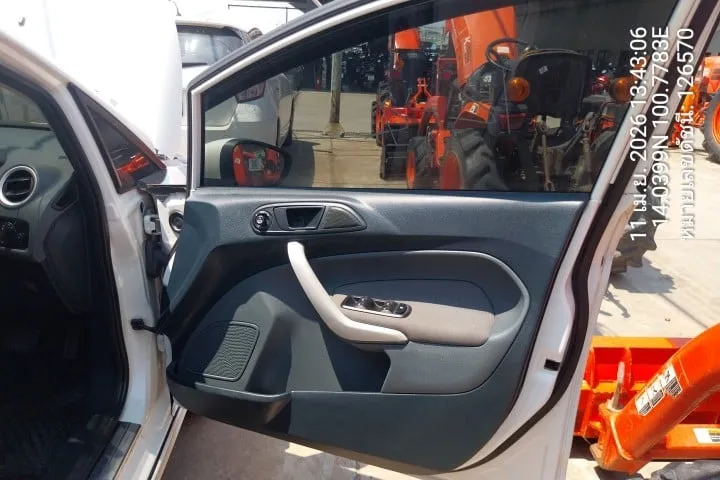 2011 Ford Fiesta – 12