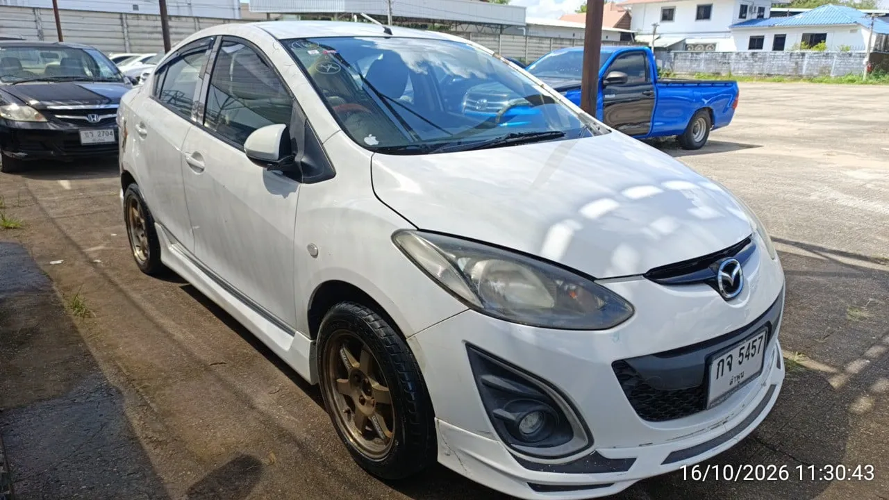 2011 Mazda Mazda2 – 8