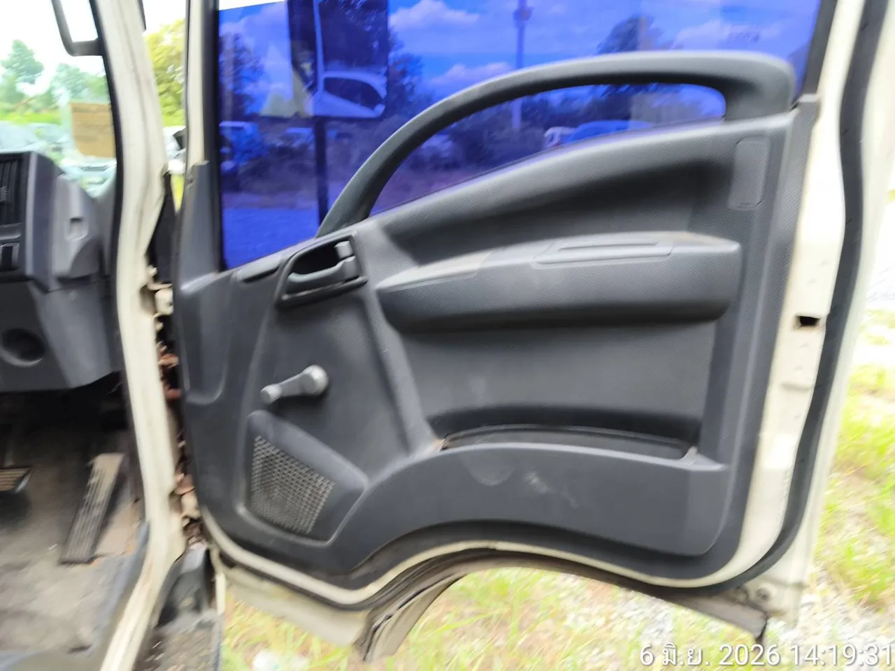 2011 Isuzu NMR – 8