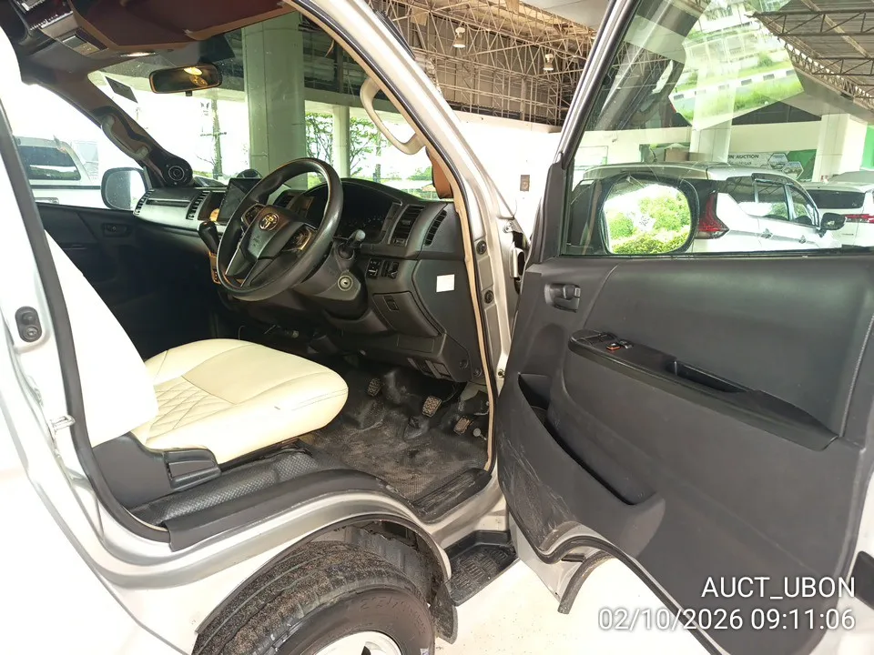2014 Toyota Commuter – 12