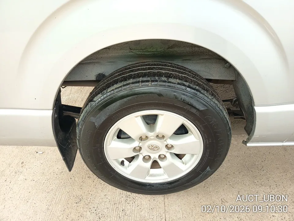 2014 Toyota Commuter – 4