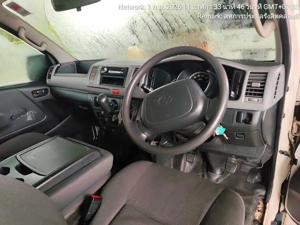2010 Toyota Hiace – 10
