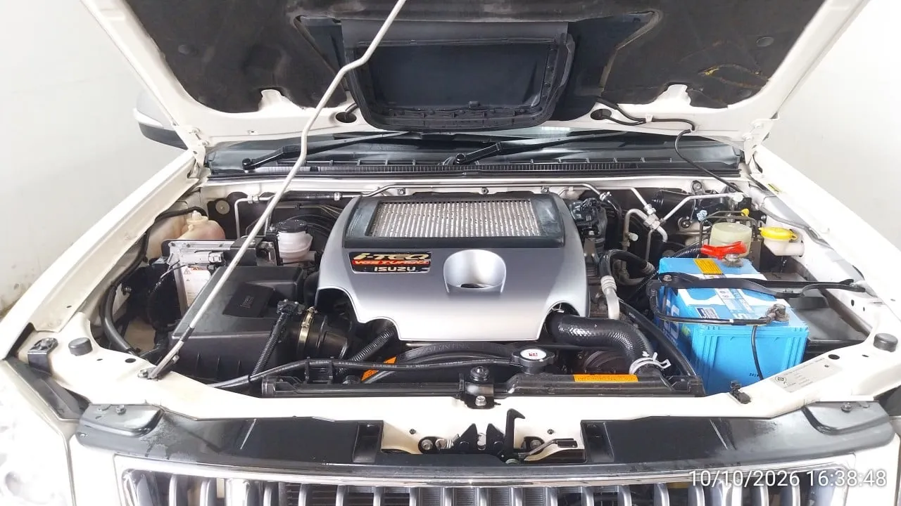 2012 Isuzu MU-7 – 4