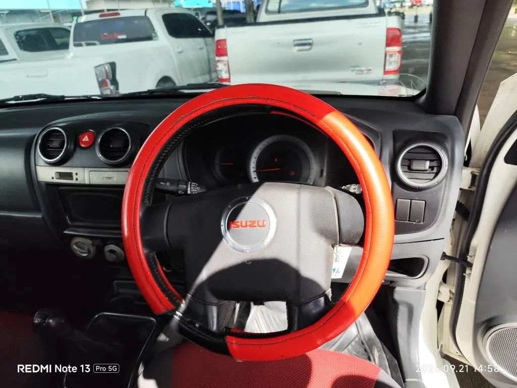 2011 Isuzu D-Max – 11