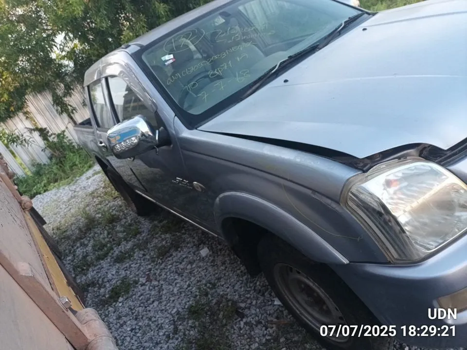 2004 Isuzu D-Max – 7