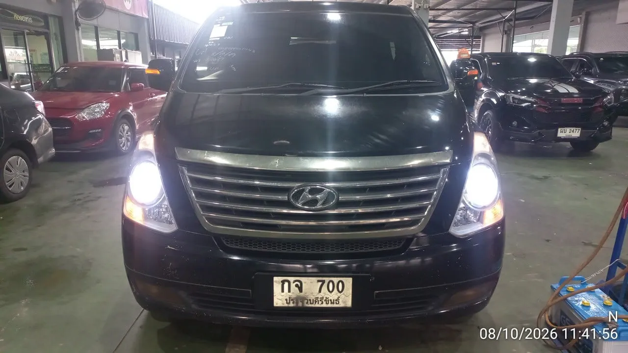 2011 Hyundai H-1 – 11