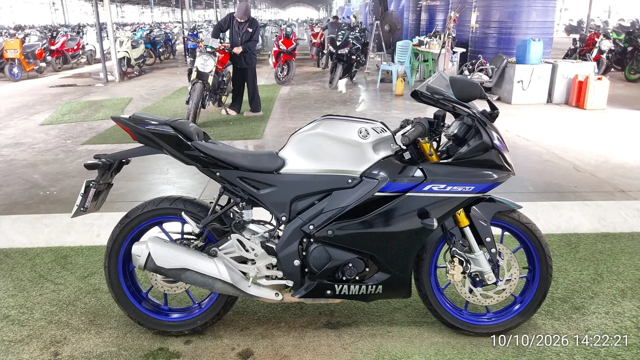 2025 Yamaha YZF-R15 – 3