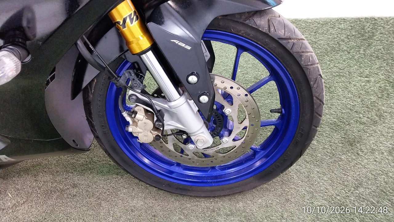 2025 Yamaha YZF-R15 – 10