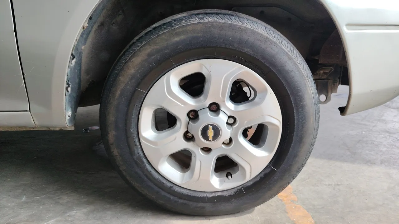 2002 Mitsubishi Strada Grandis – Exterior