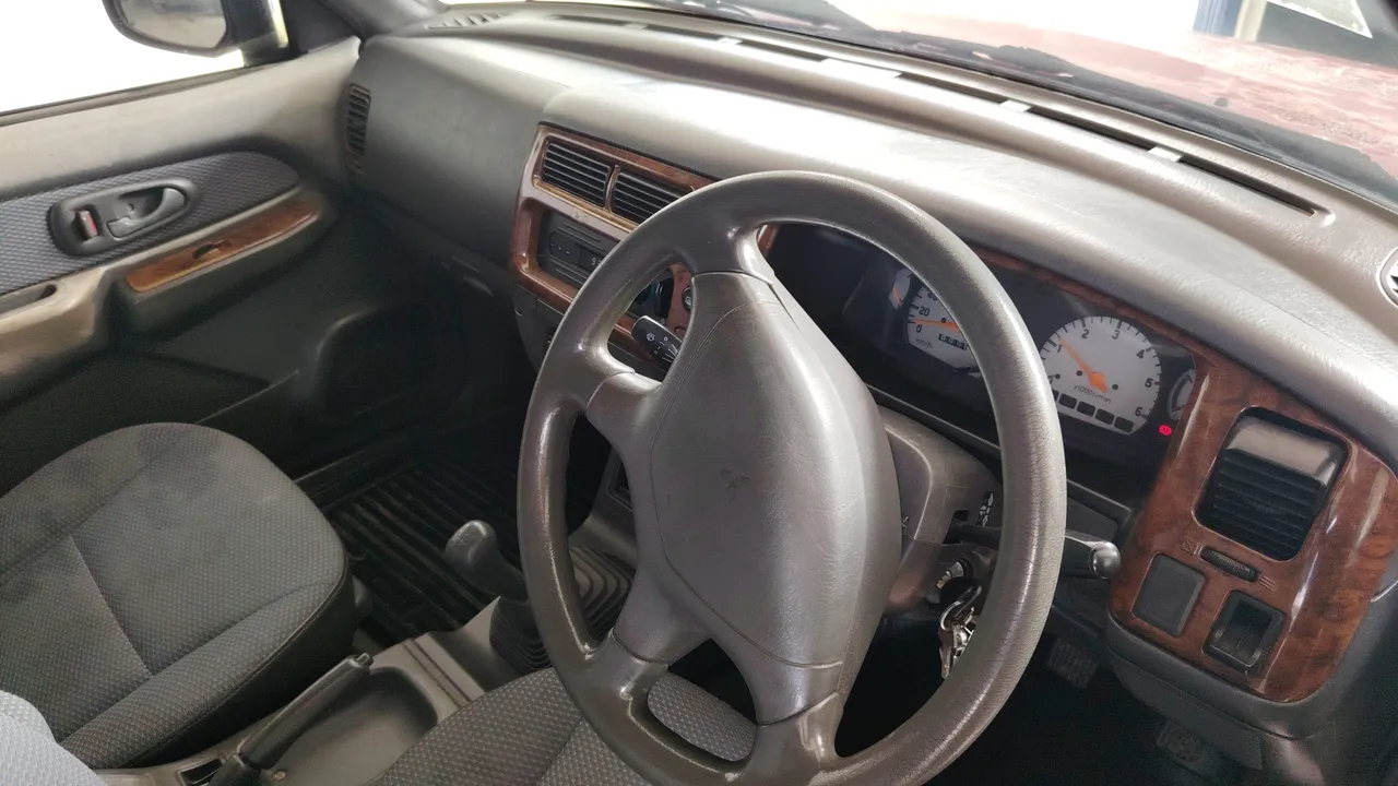 2002 Mitsubishi Strada Grandis – Exterior
