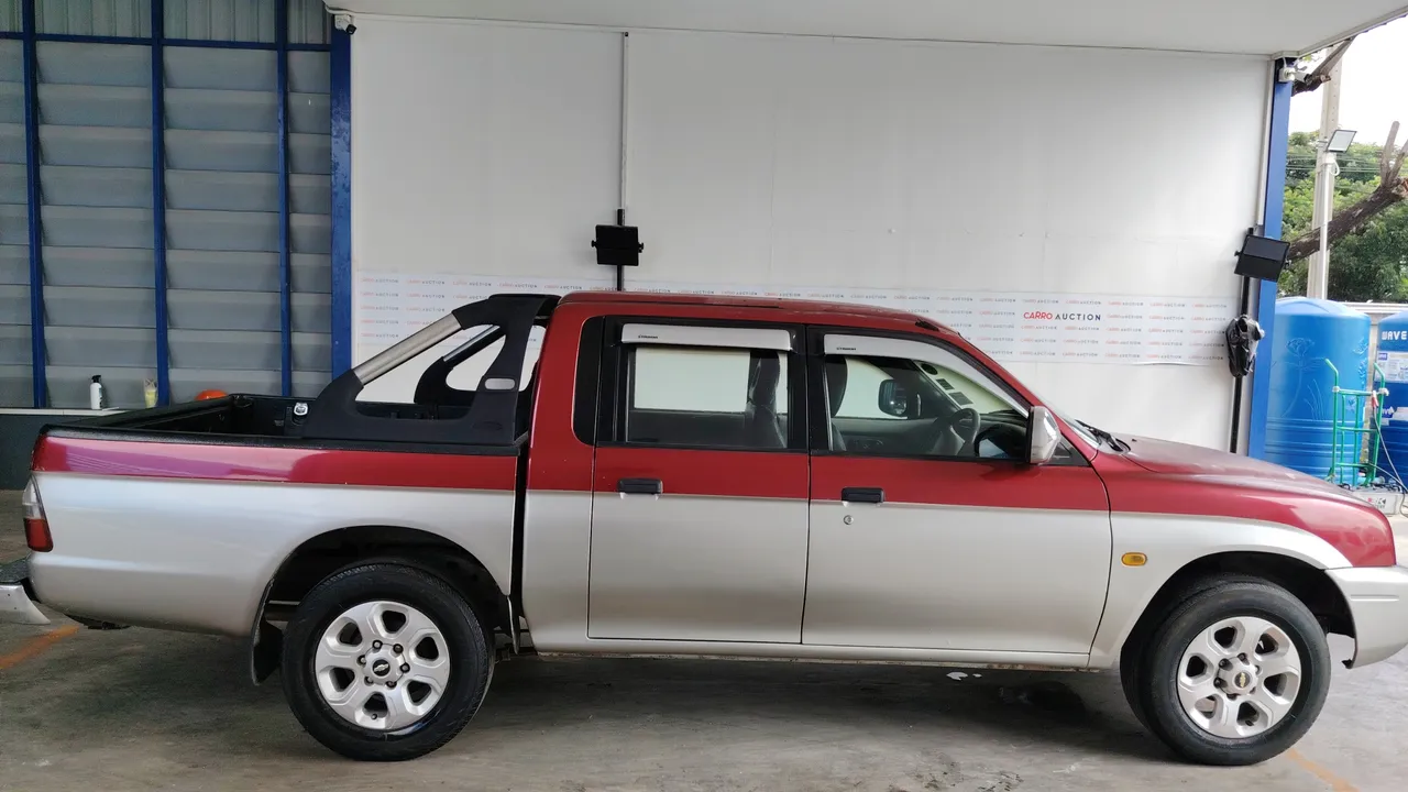 2002 Mitsubishi Strada Grandis – Exterior
