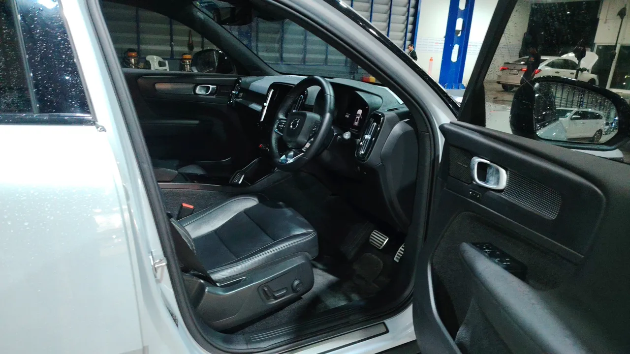 2021 Volvo XC40 Recharge – Front