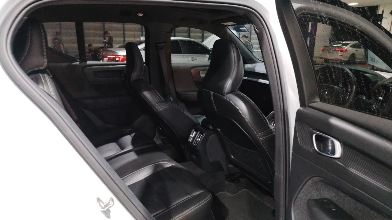 2021 Volvo XC40 Recharge – Back