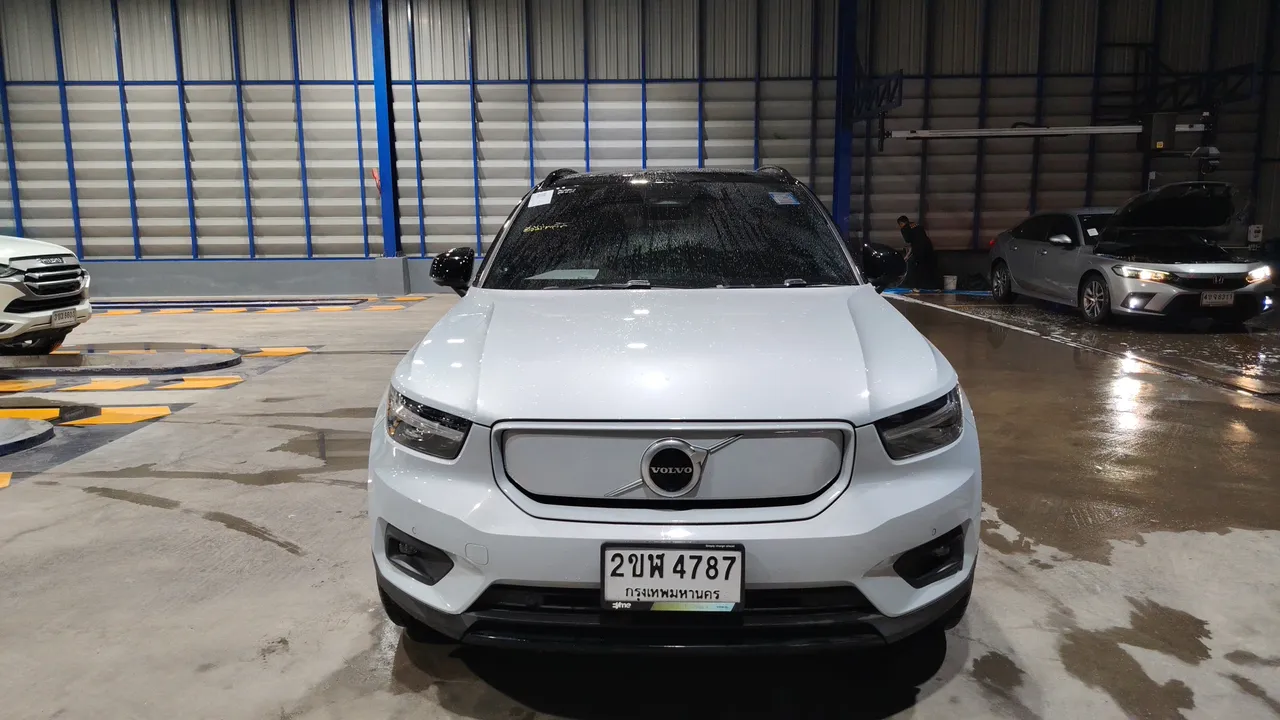 2021 Volvo XC40 Recharge – Front