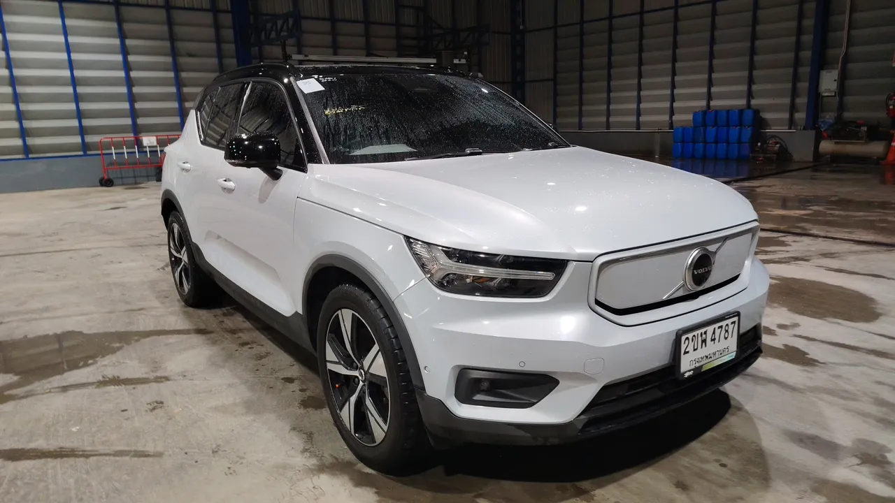 2021 Volvo XC40 Recharge – Front