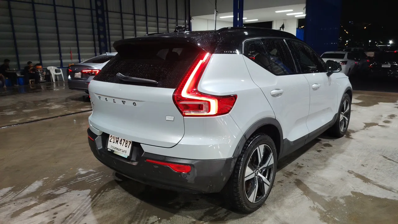 2021 Volvo XC40 Recharge – Back