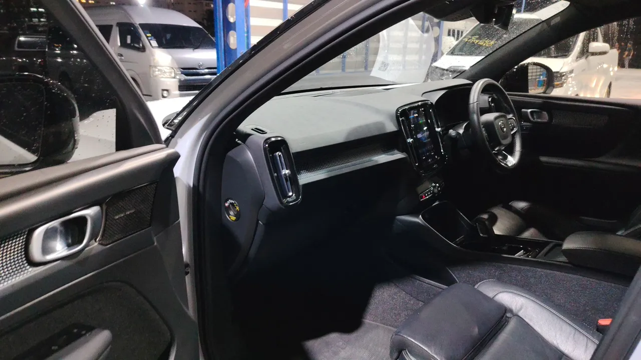 2021 Volvo XC40 Recharge – Front