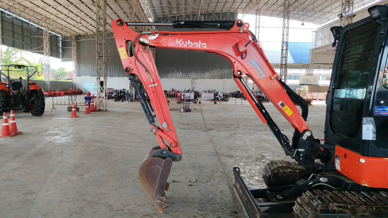 2025 Kubota KX033-4 – Exterior