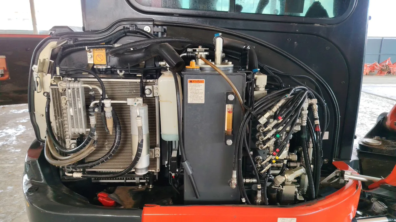 2025 Kubota KX033-4 – Exterior