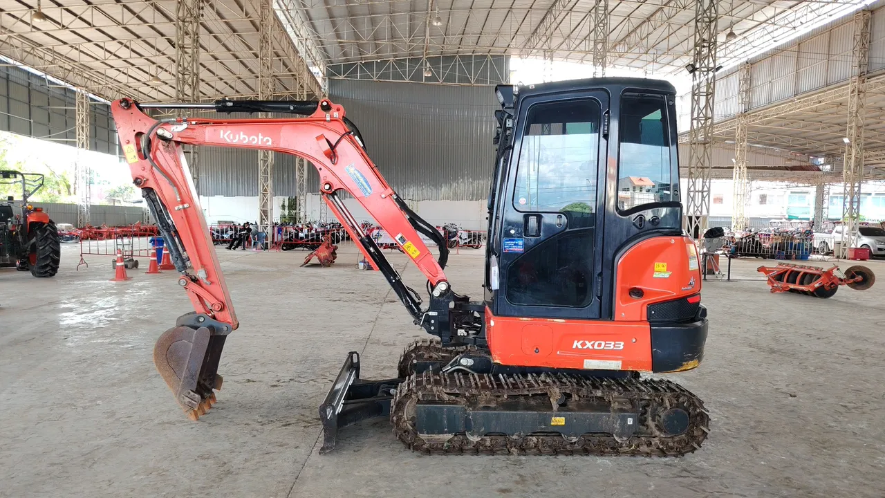 2025 Kubota KX033-4 – Exterior