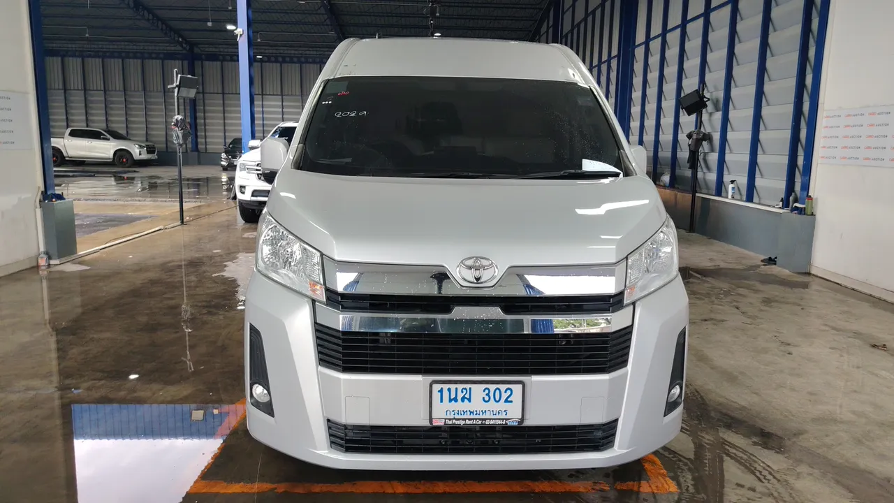 2021 Toyota Commuter – Exterior