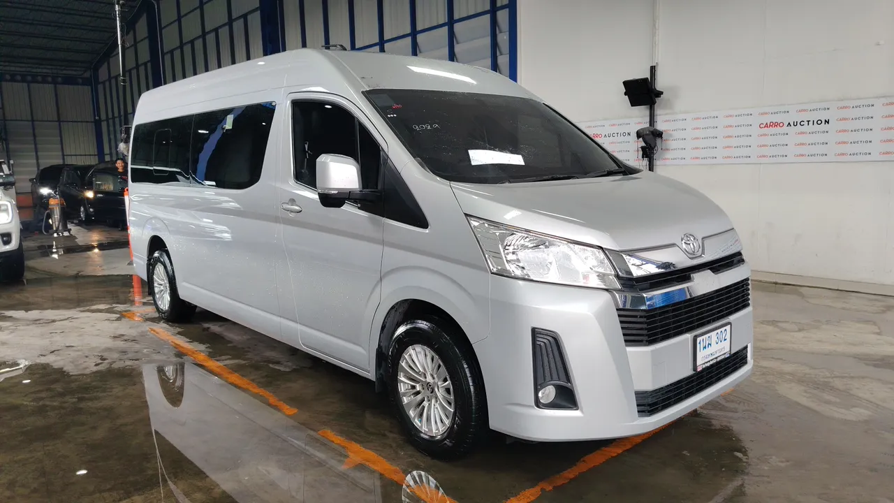 2021 Toyota Commuter – Exterior