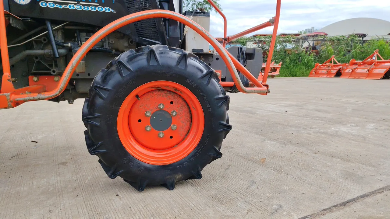 2025 Kubota B2740S-B – Wheel