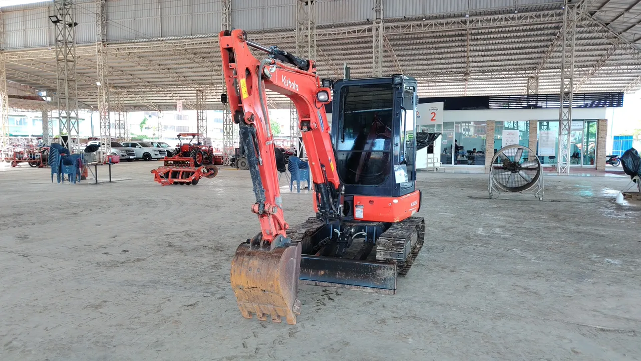 2025 Kubota KX033-4 – Exterior
