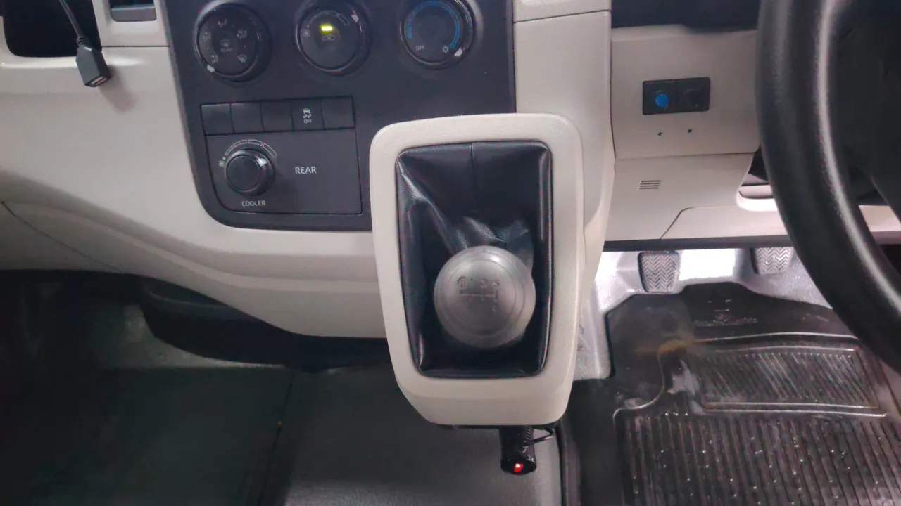 2021 Toyota Commuter – Exterior