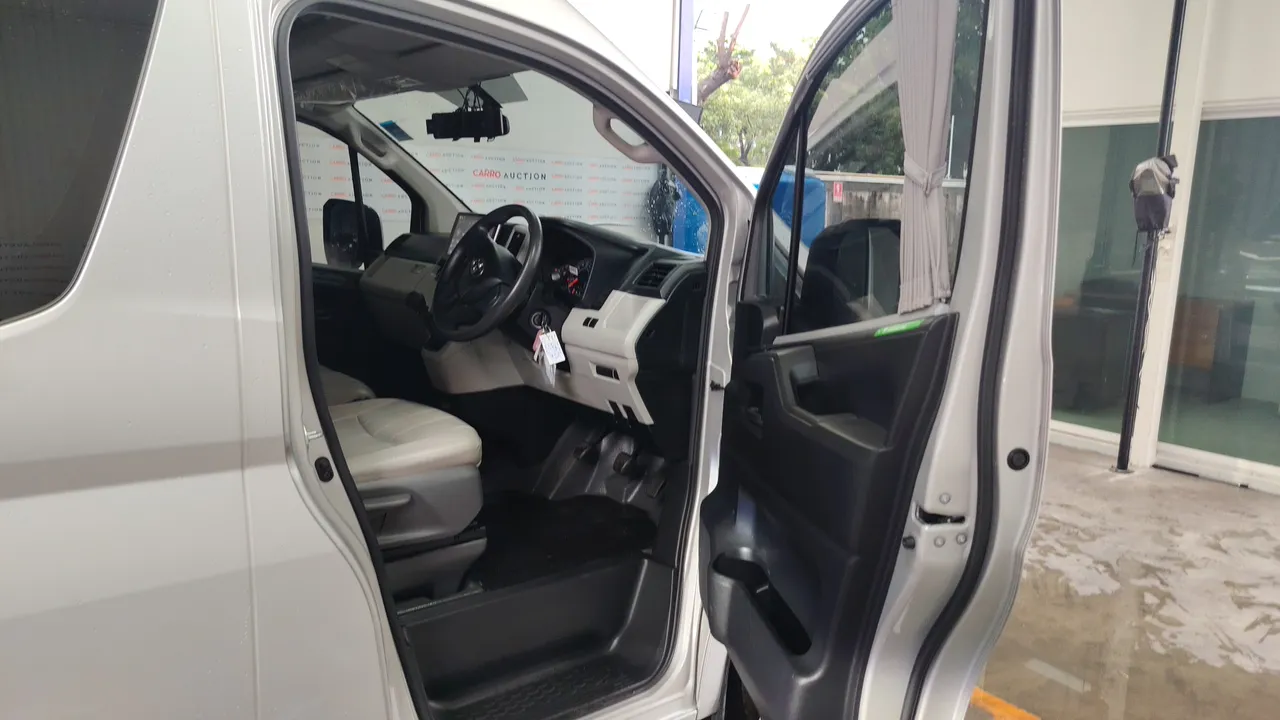 2021 Toyota Commuter – Exterior