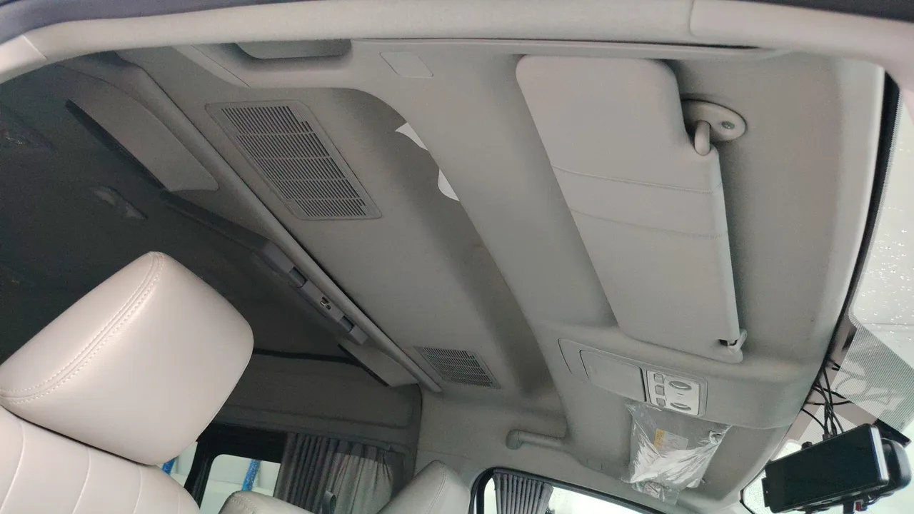 2021 Toyota Commuter – Exterior