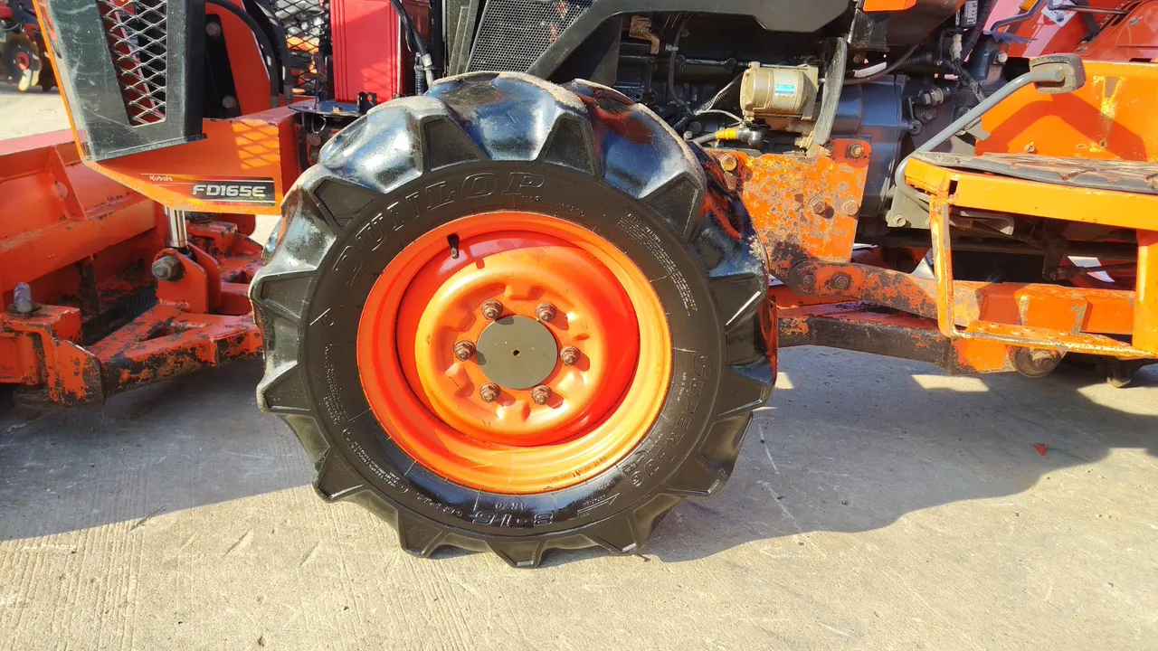 2025 Kubota L4028 – Exterior