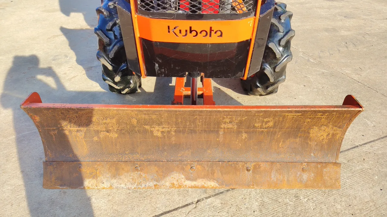 2025 Kubota L4028 – Exterior