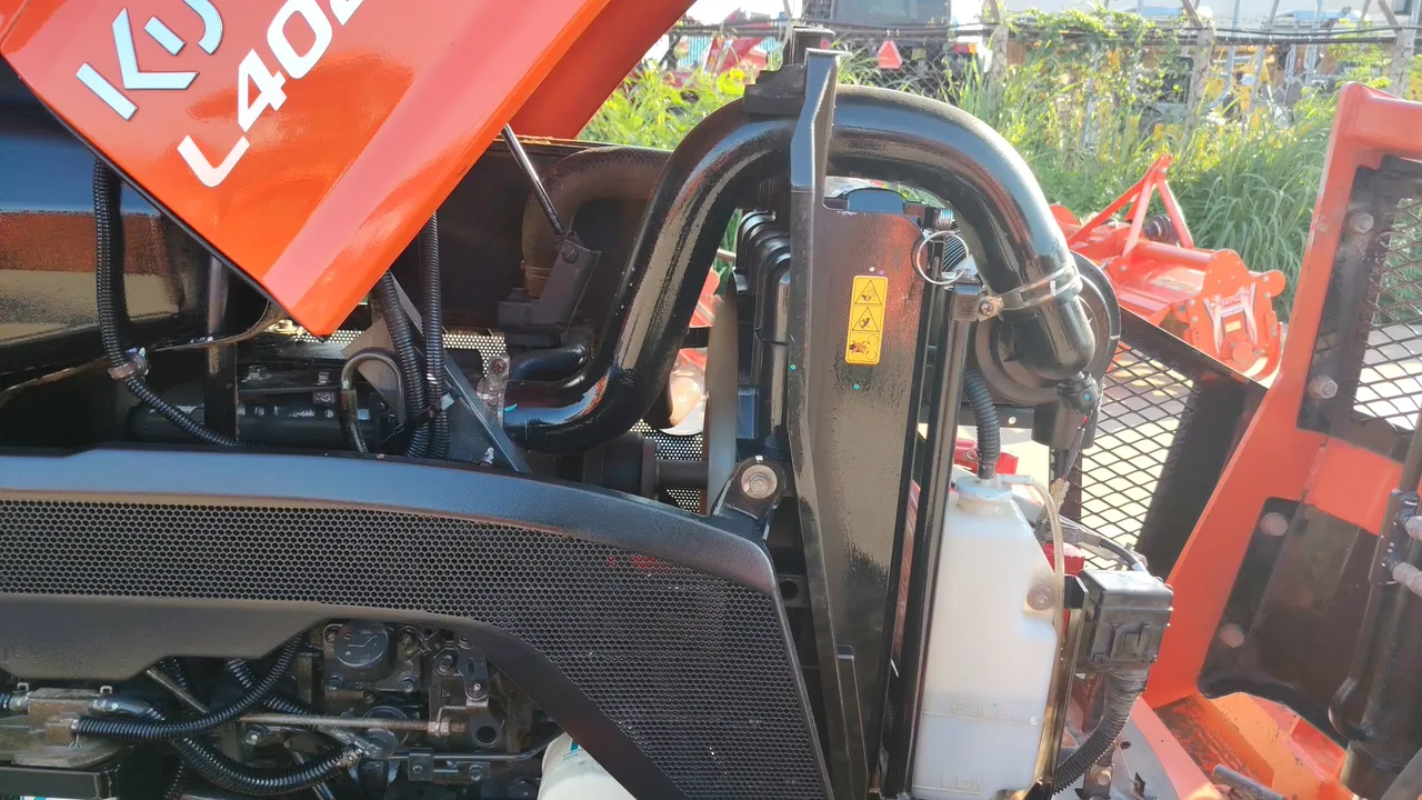 2025 Kubota L4028 – Exterior