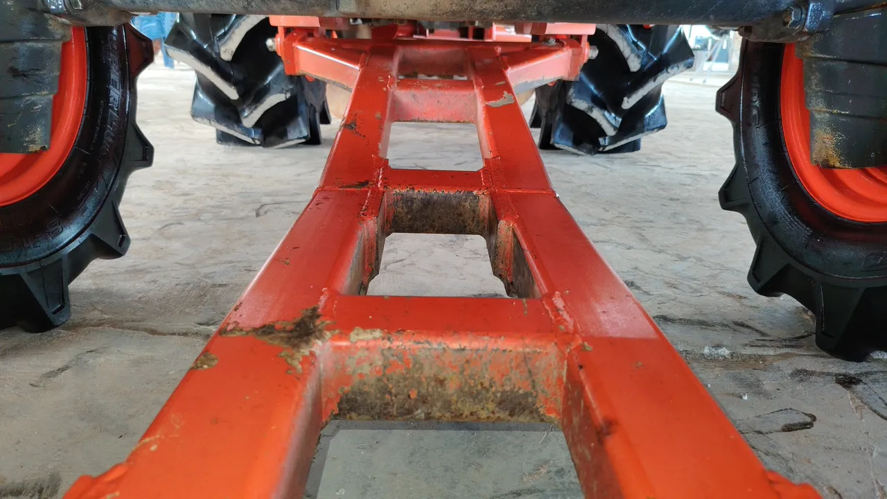Kubota L4028 – Exterior